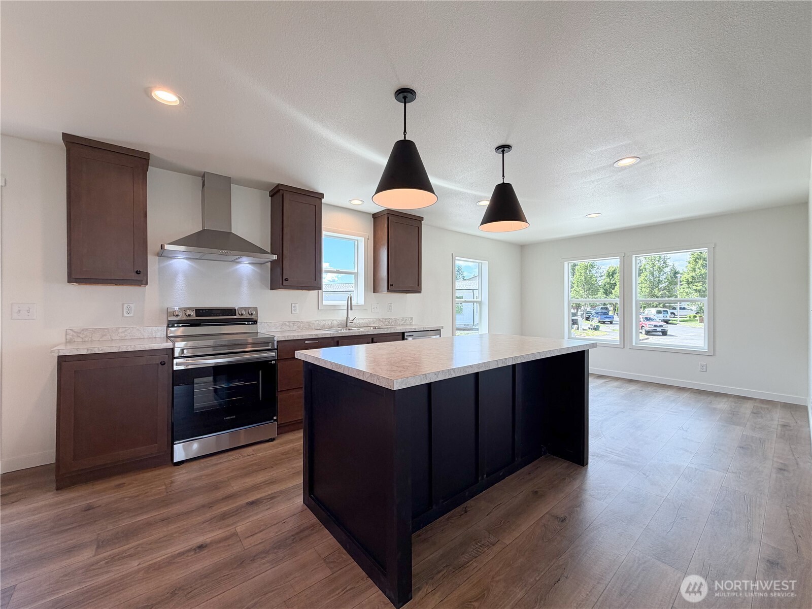 4561 Windemere Street Property Photo 5