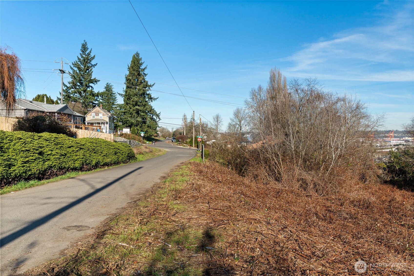 1403 E Lennox Property Photo 6