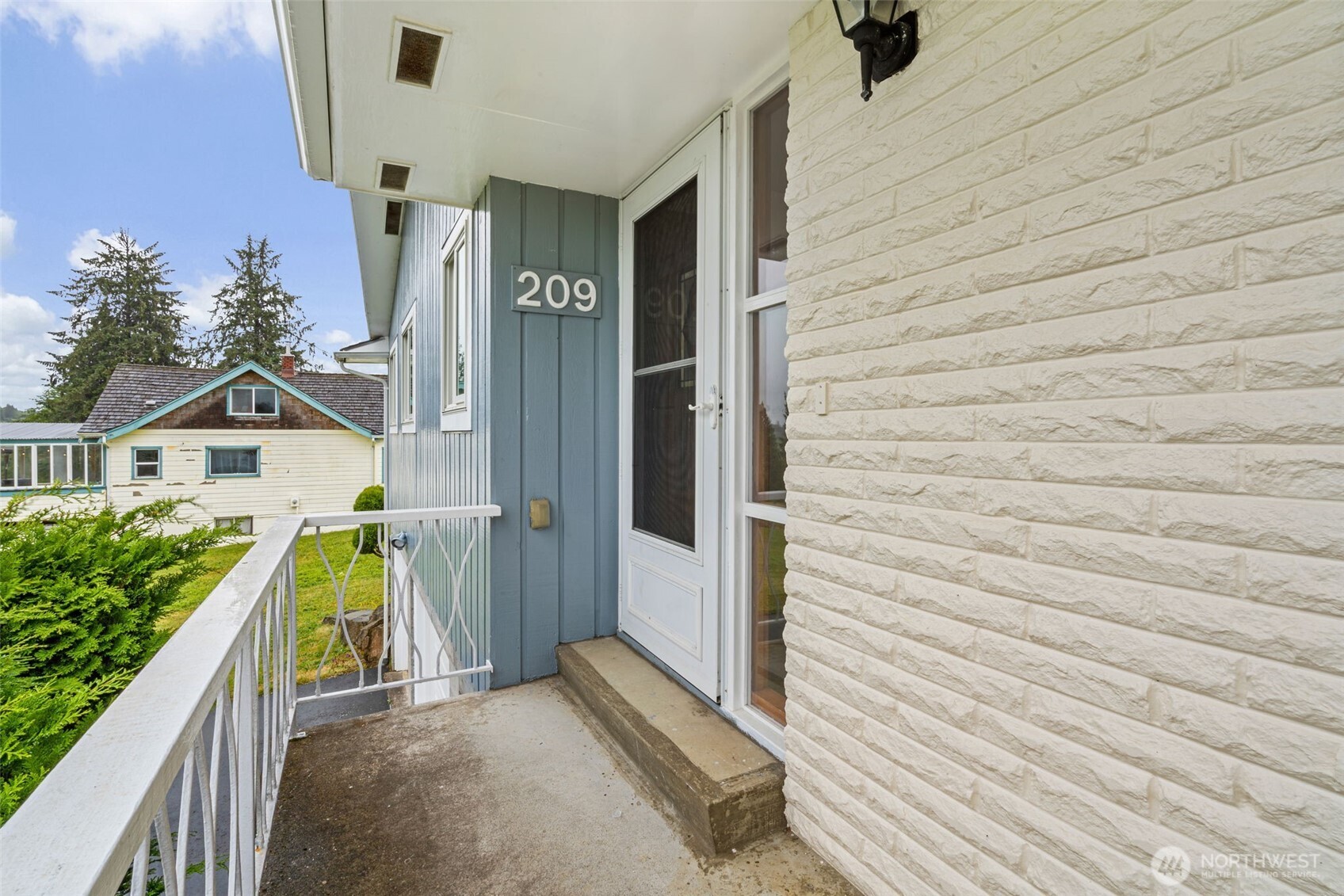 209 Harrison Street Property Photo 4
