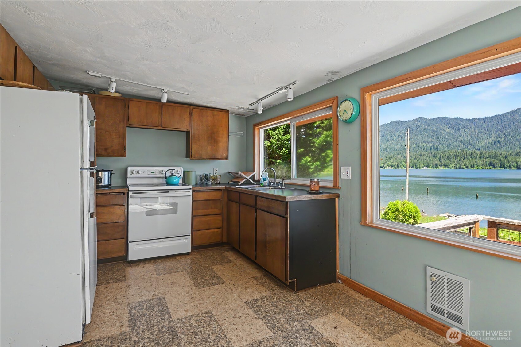 60 Lake Drive Property Photo 8