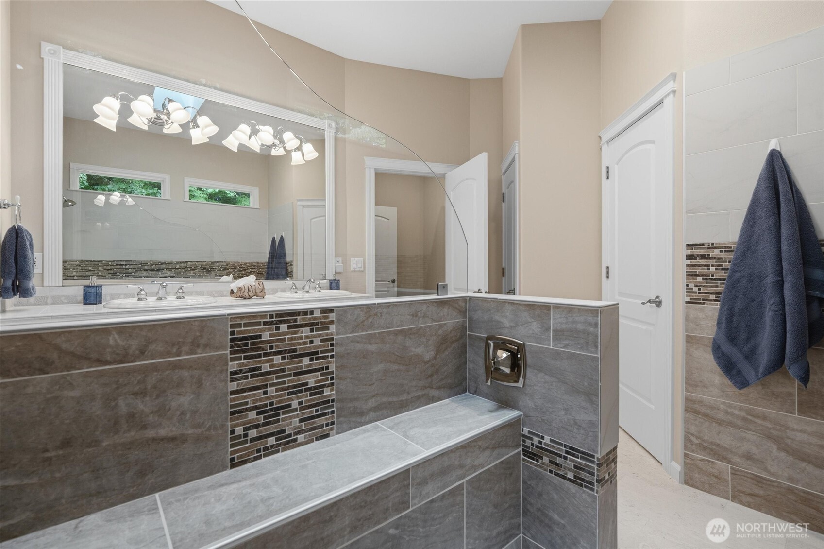 7445 Mccormick Woods Drive Property Photo 18