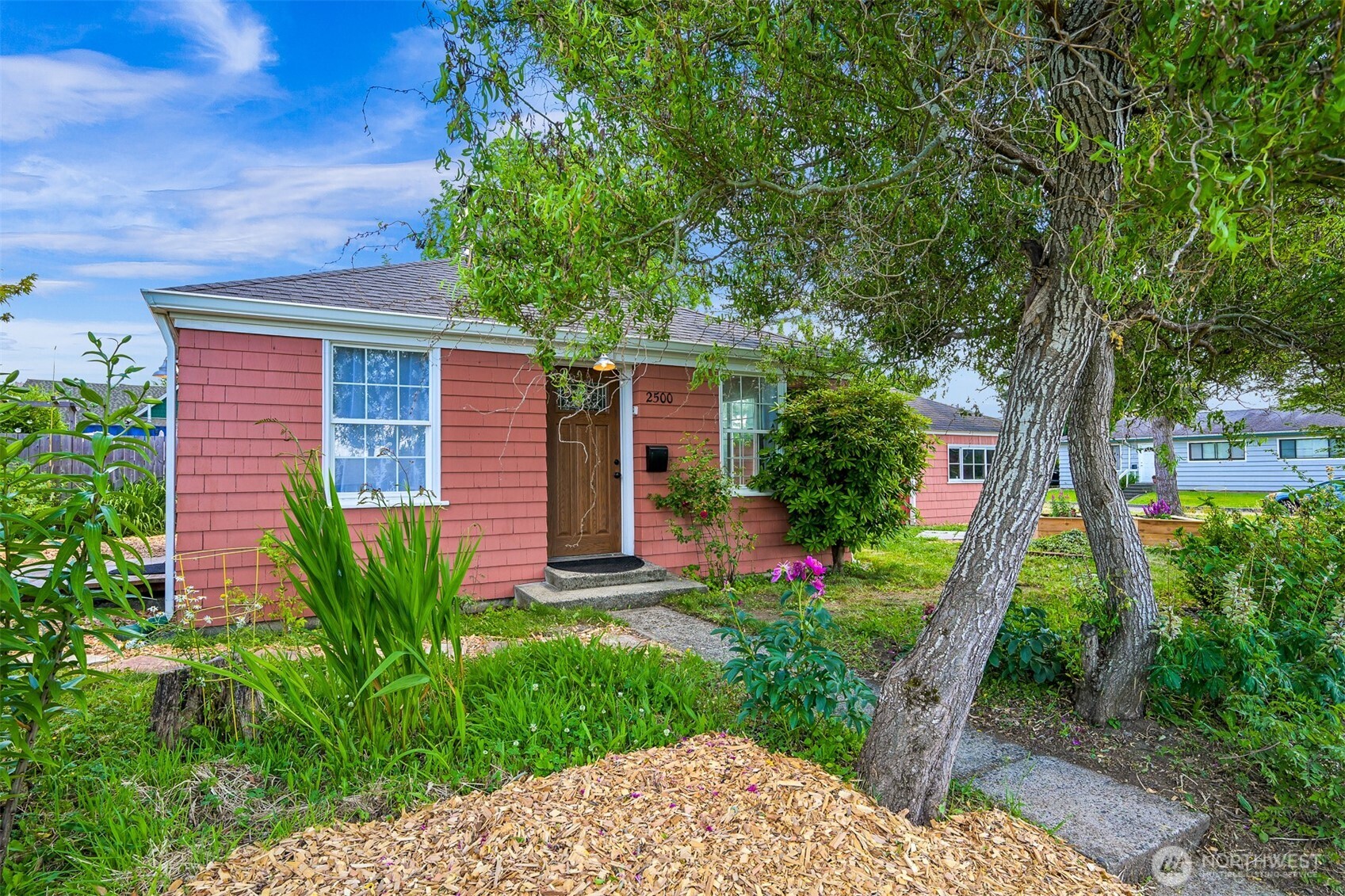 2500 I Street Property Photo 2