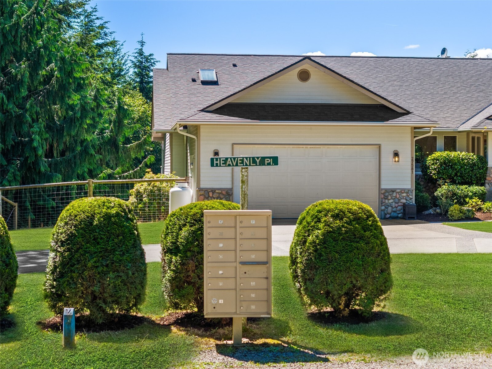 27581 Heavenly Place Property Photo 2