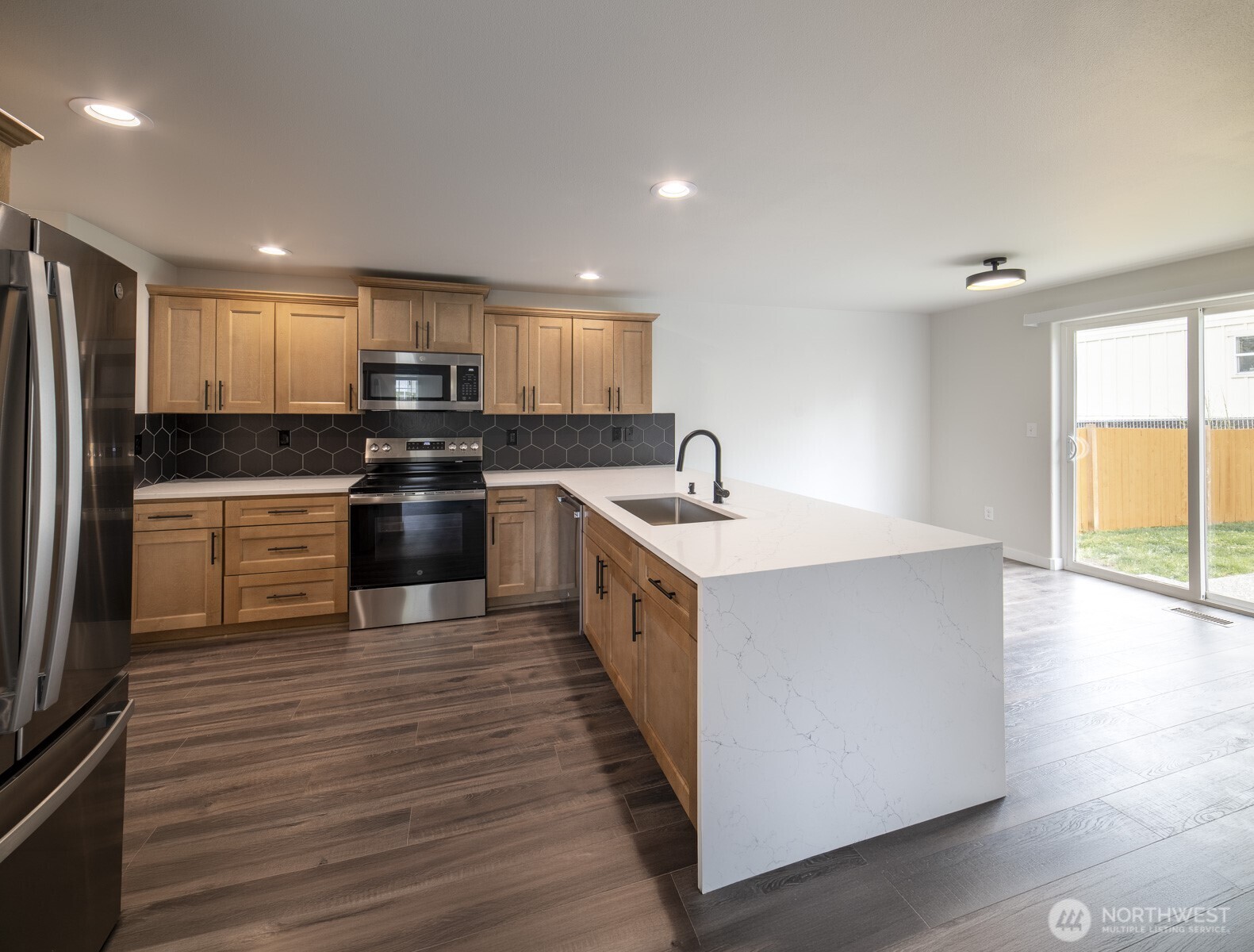 520 N Laventure Road Property Photo 4