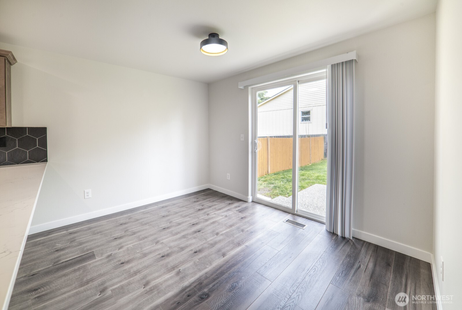 520 N Laventure Road Property Photo 11