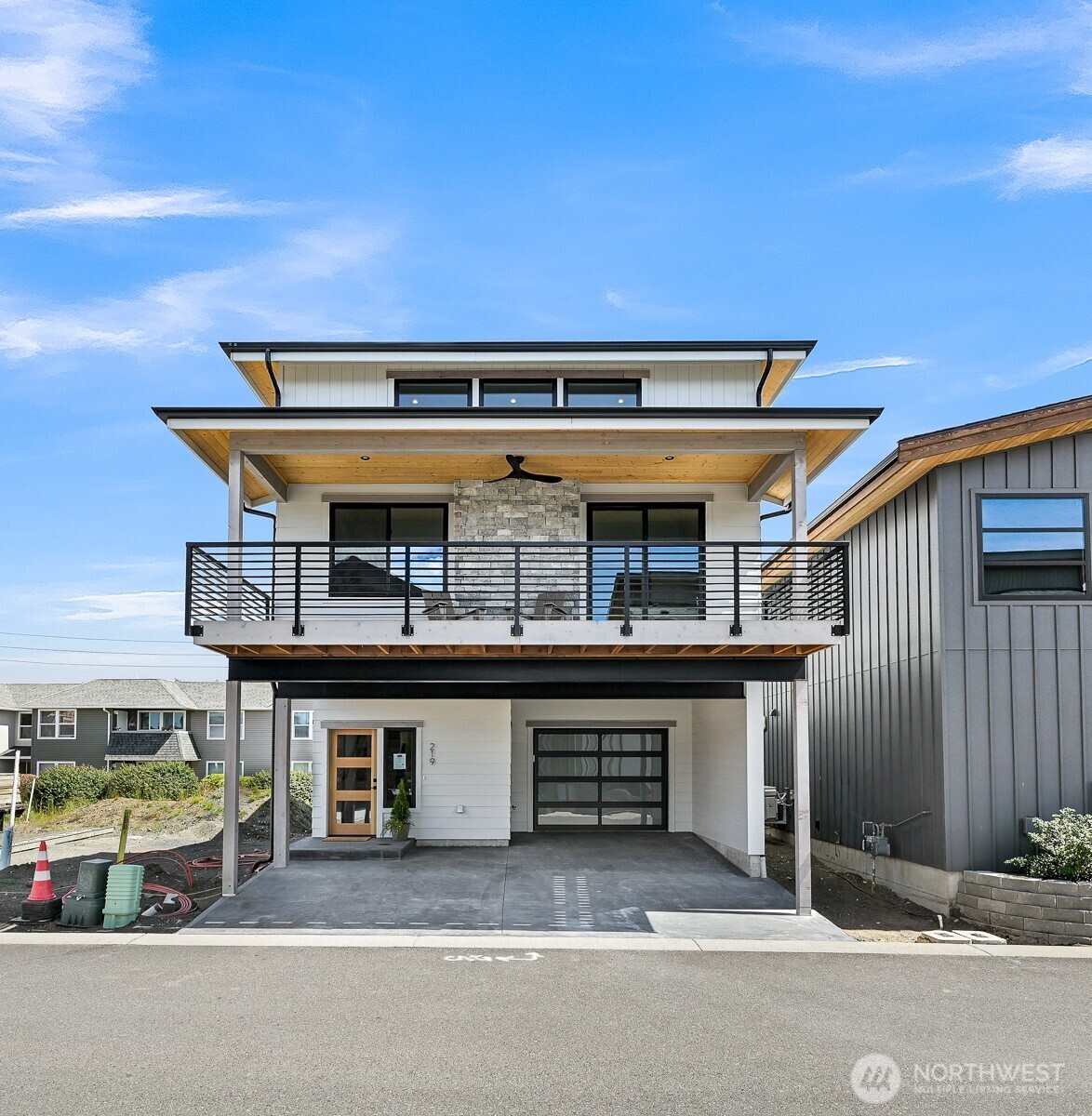219 Skipping Stone Loop Property Photo 1