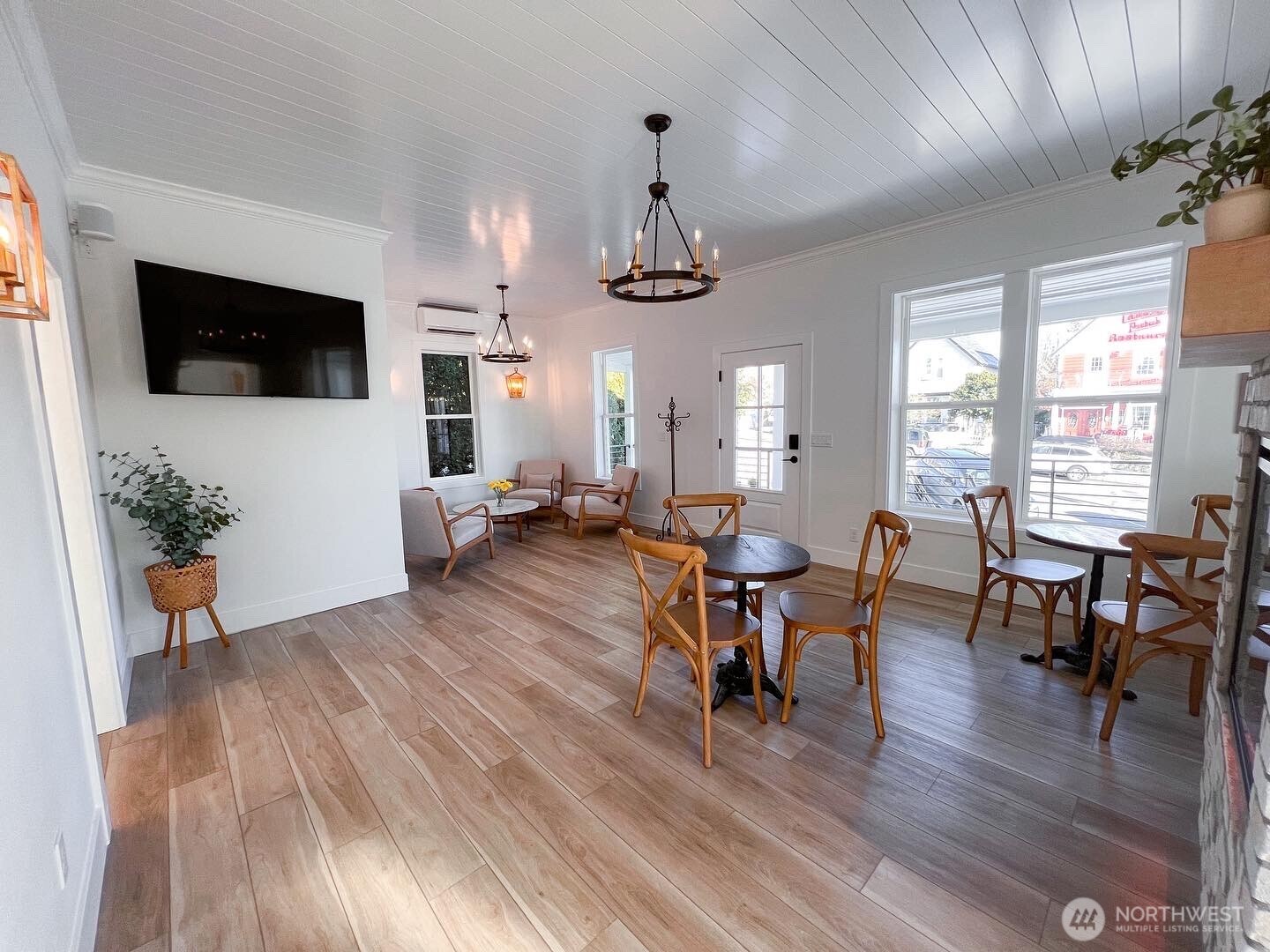 112 Avenue A Property Photo 6