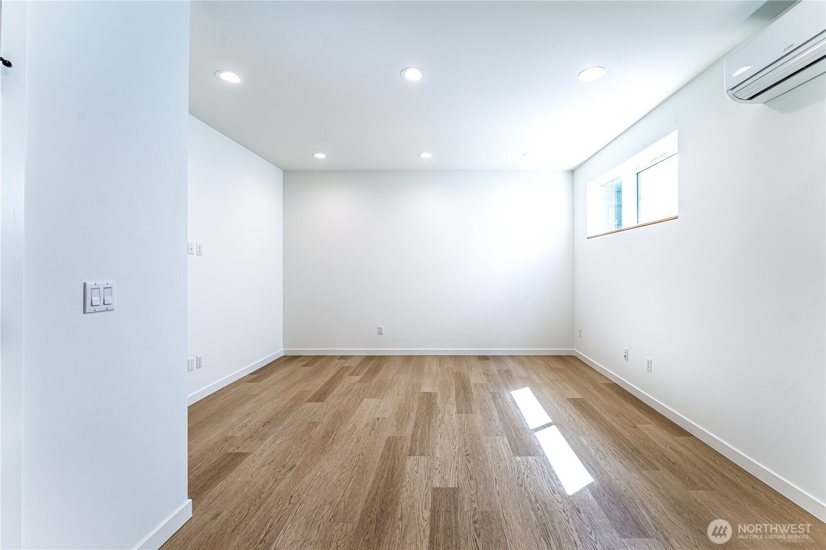 10350 Wallingford Avenue B Property Photo 6