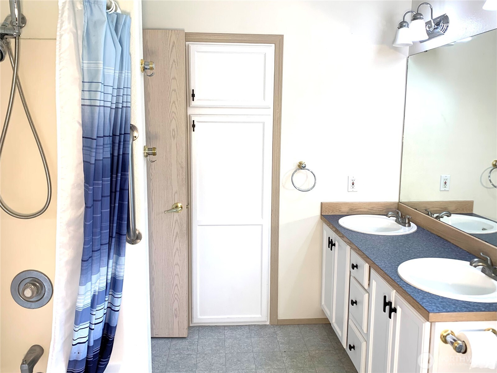 419 Lake West Loop Property Photo 20