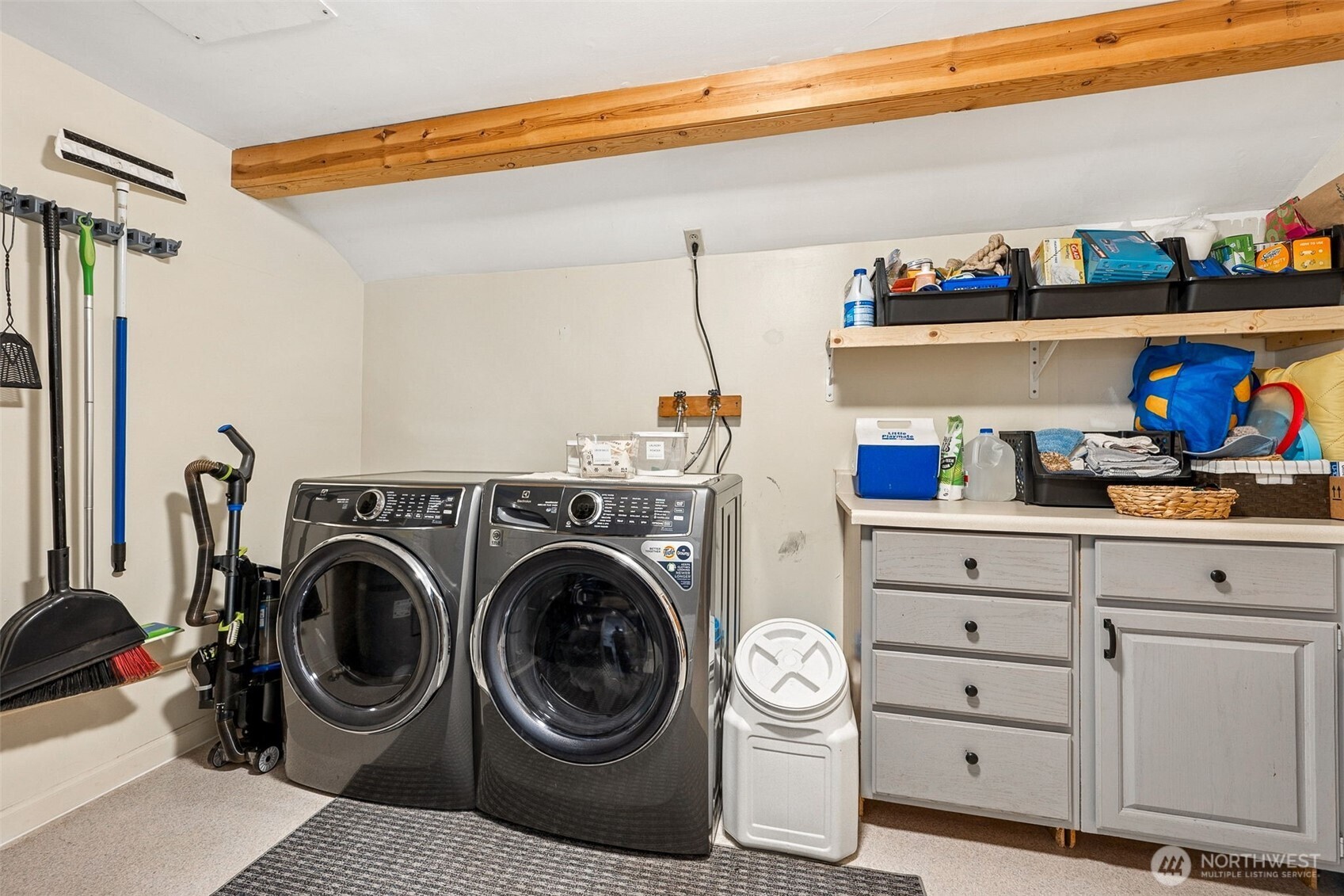 220 E Beck Street Property Photo 17