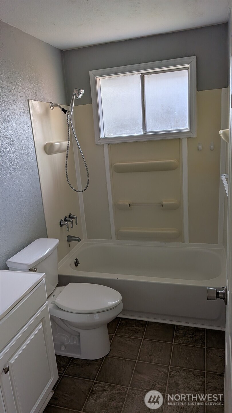 3007 E 33rd Street Property Photo 12