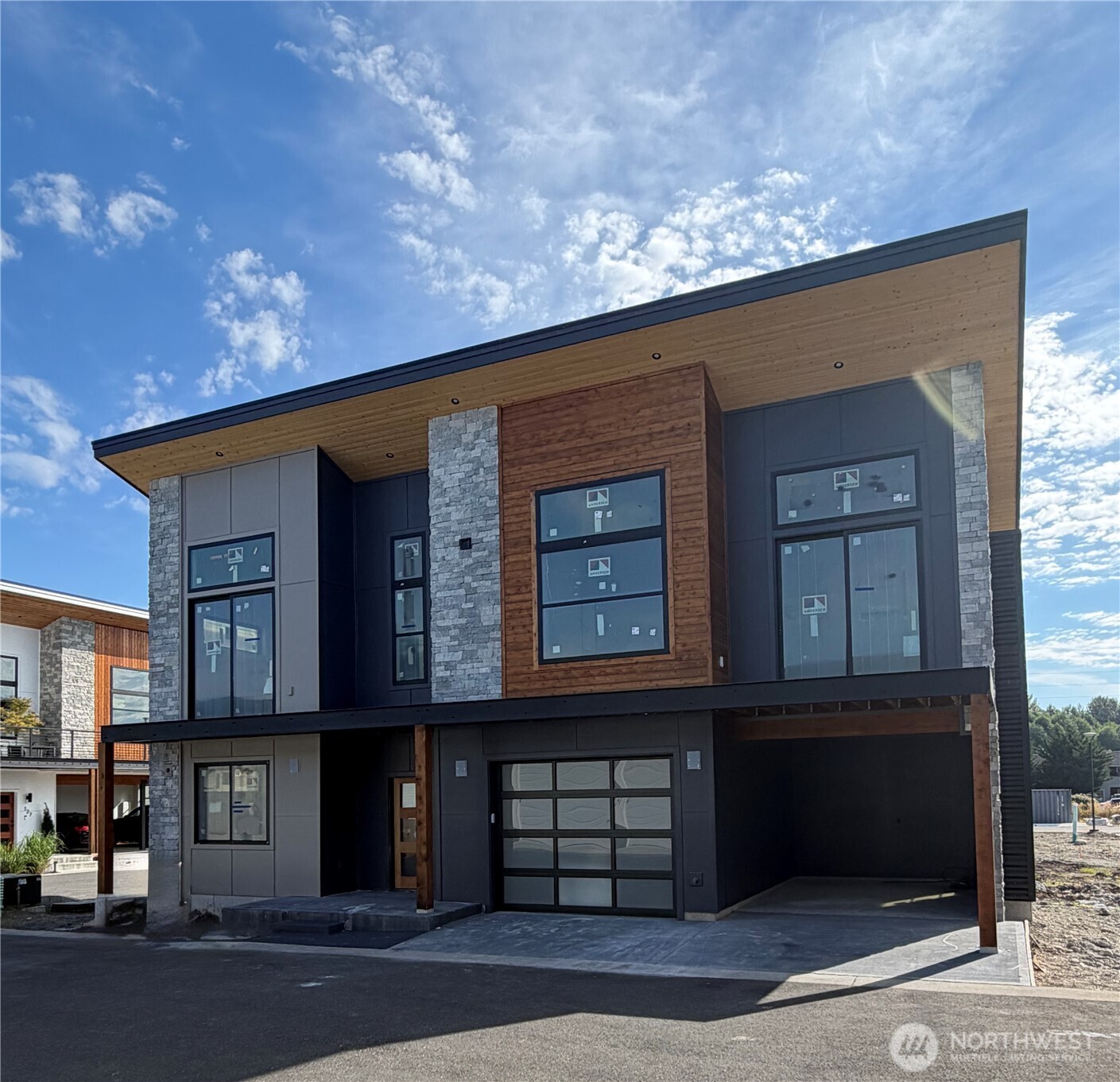 202 Skipping Stone Loop Property Photo 1