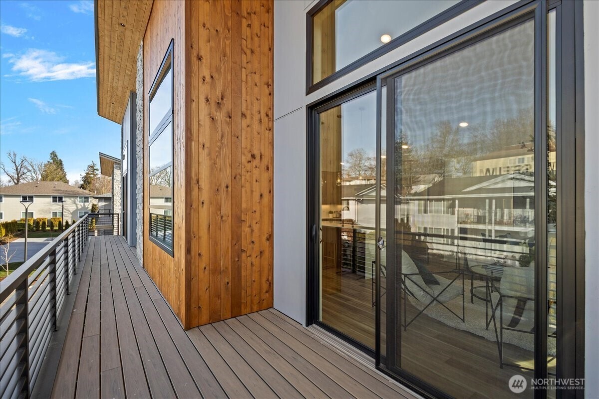 202 Skipping Stone Loop Property Photo 9
