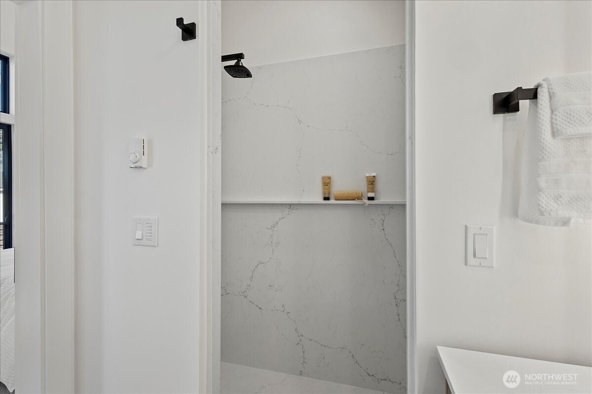 202 Skipping Stone Loop Property Photo 18