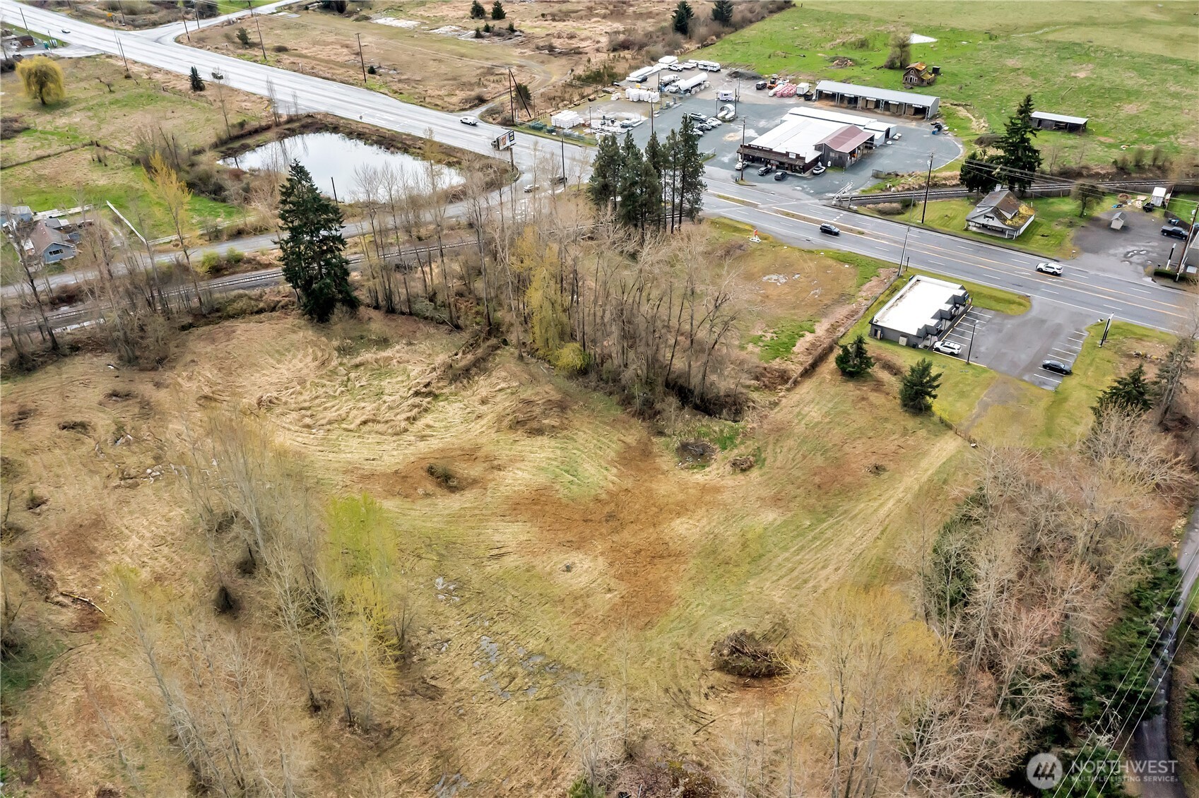22811 Meridian Avenue Property Photo 9
