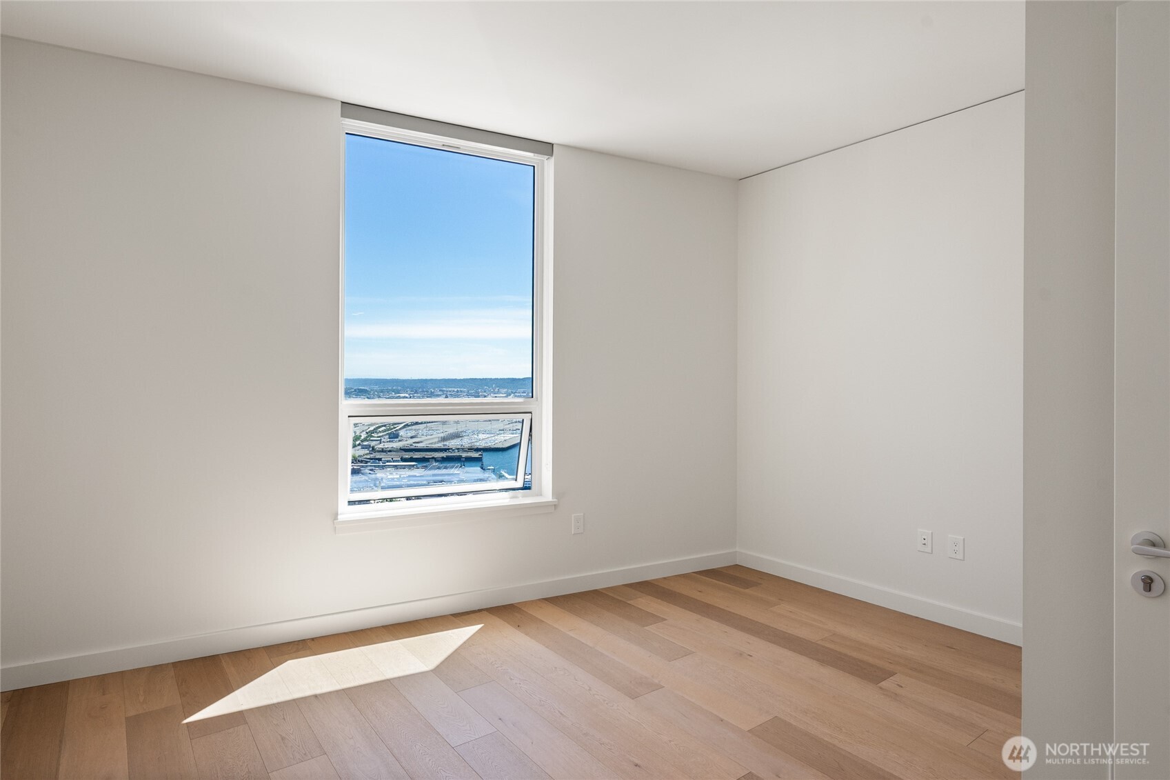 121 Stewart Street 3105 Property Photo 6