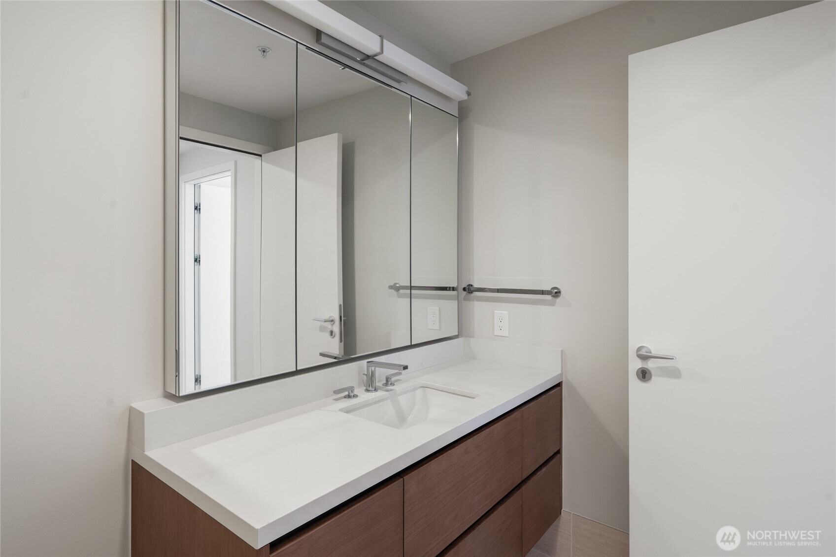 121 Stewart Street 3105 Property Photo 7