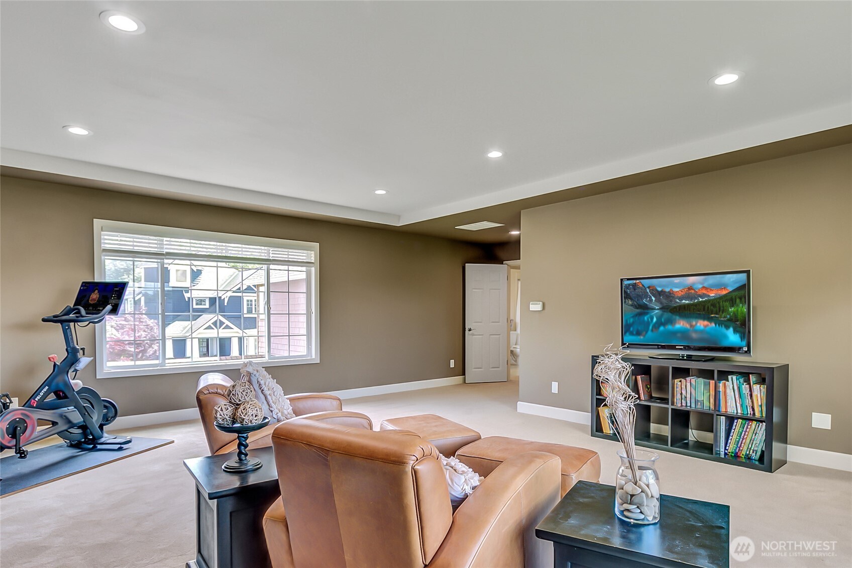 323 240th Place Property Photo 30