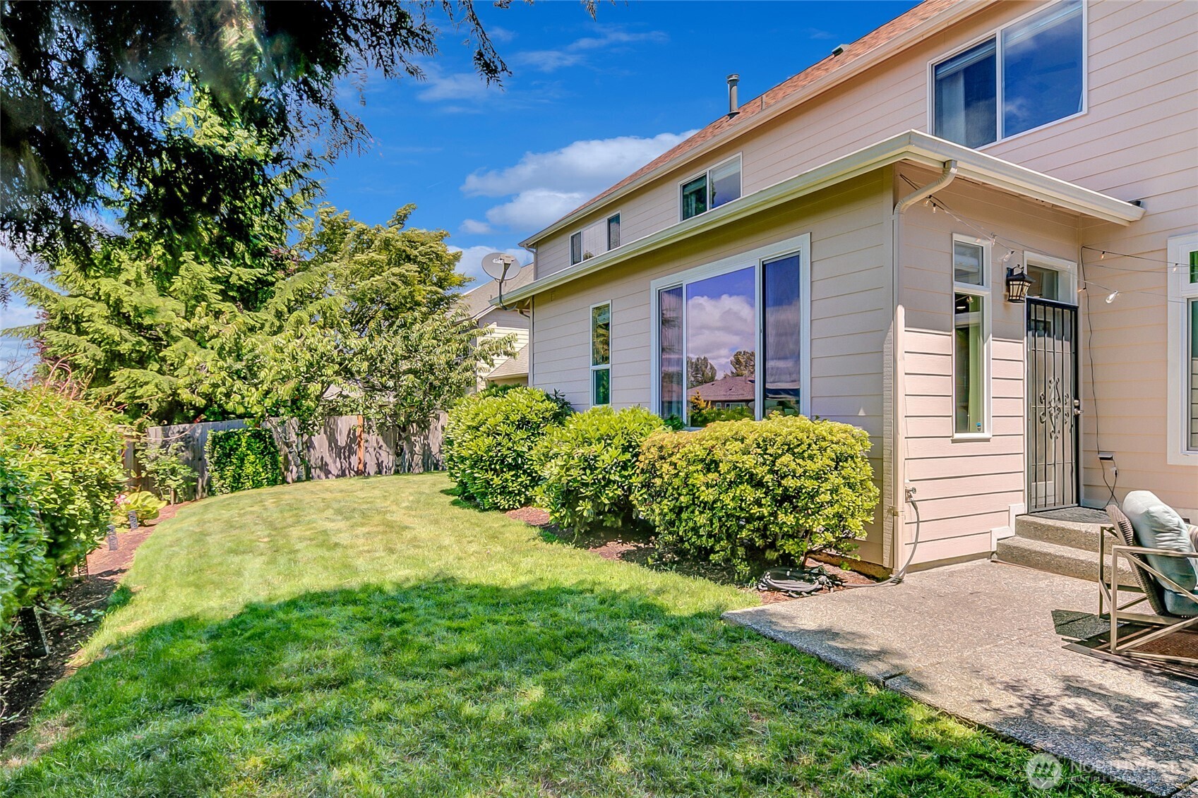 323 240th Place Property Photo 34