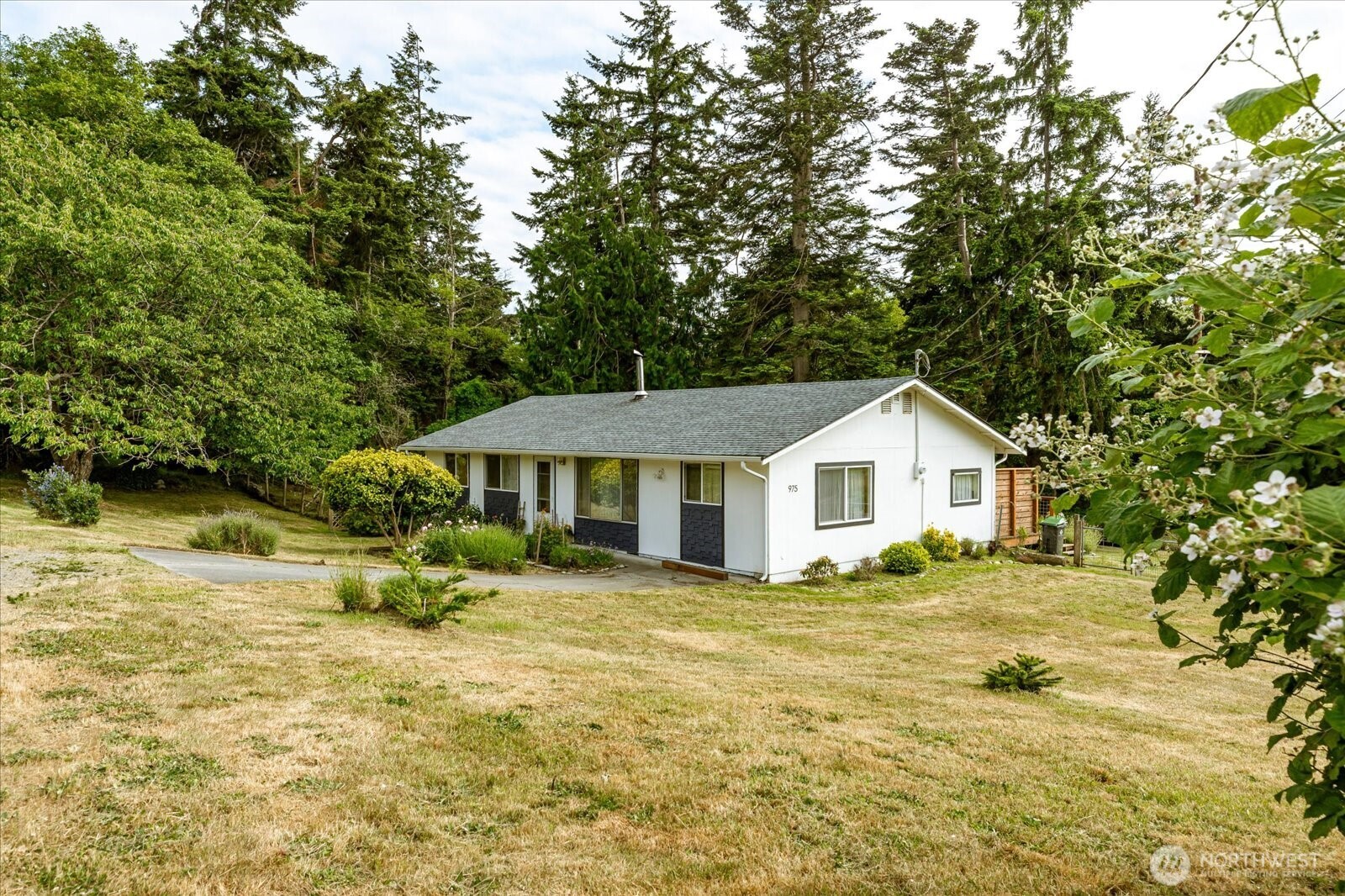 975 Ferry Avenue Property Photo 3