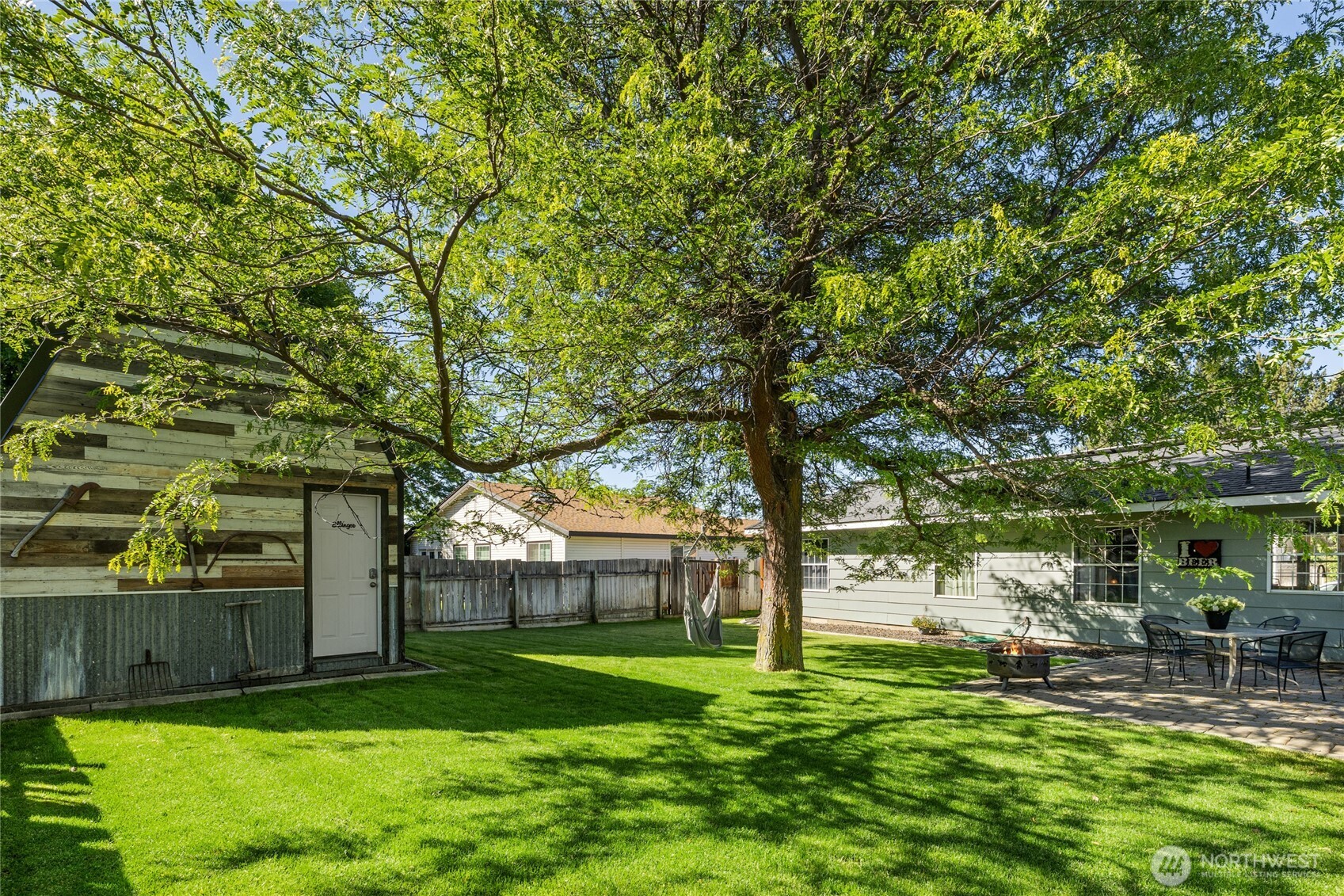 2000 N Green Parks Drive Property Photo 13