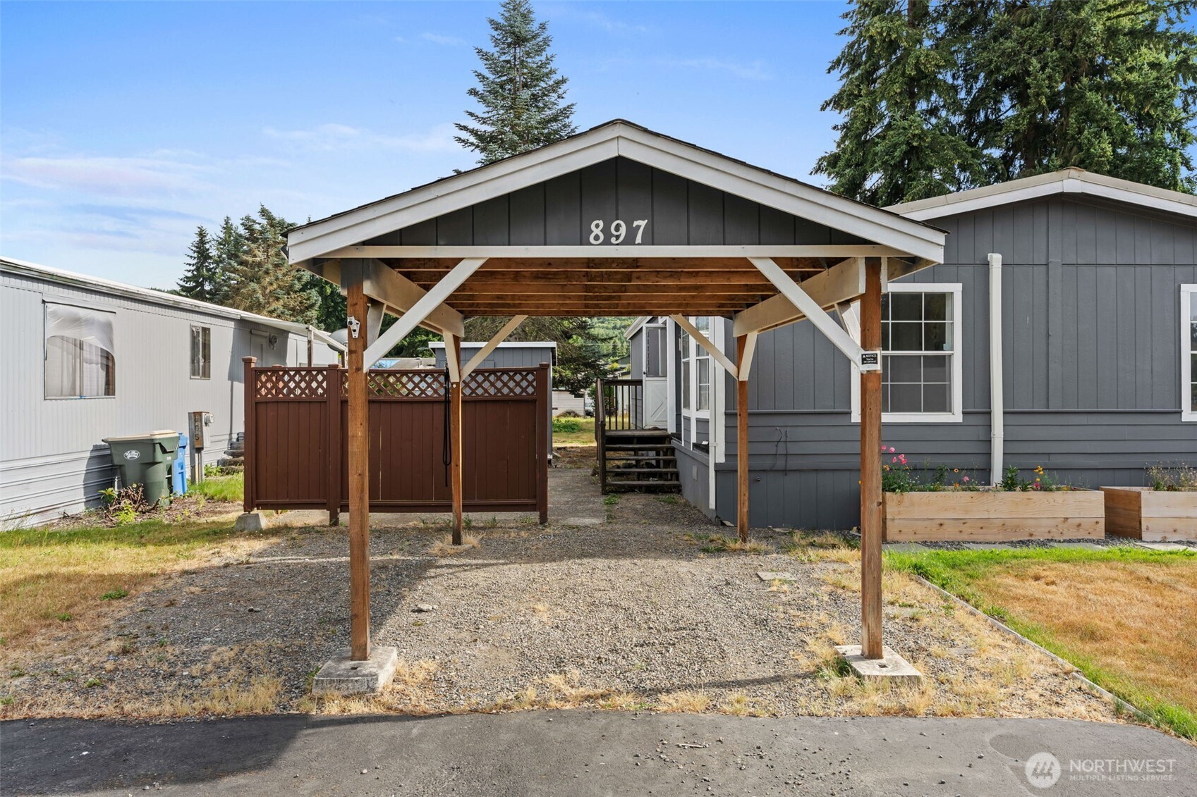 897 Garfield Avenue Property Photo 2