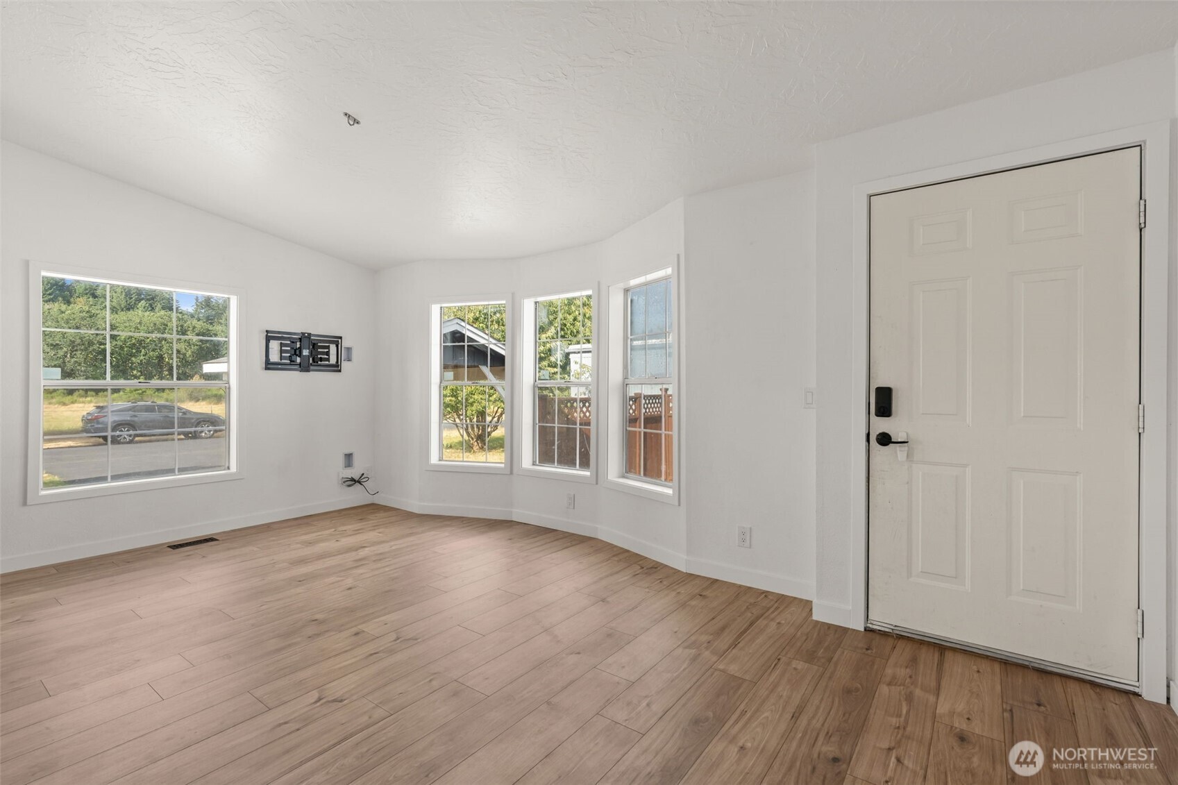897 Garfield Avenue Property Photo 4
