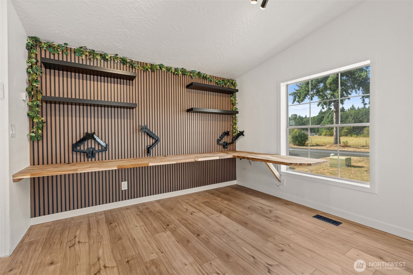 897 Garfield Avenue Property Photo 13