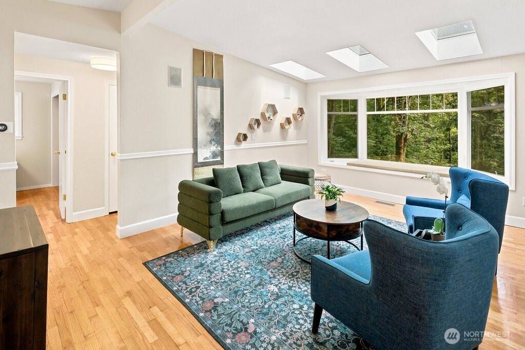 15936 76th Place Property Photo 4