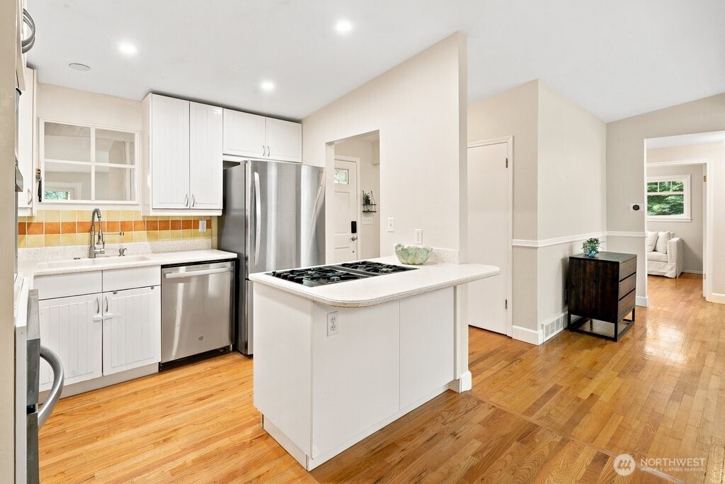15936 76th Place Property Photo 11