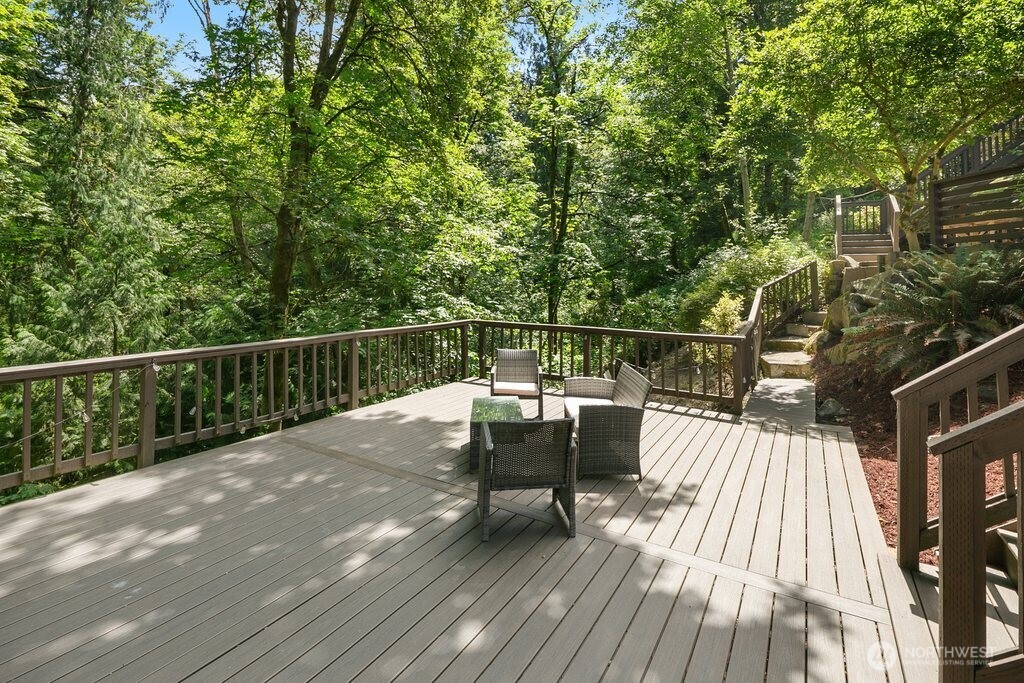 15936 76th Place Property Photo 24