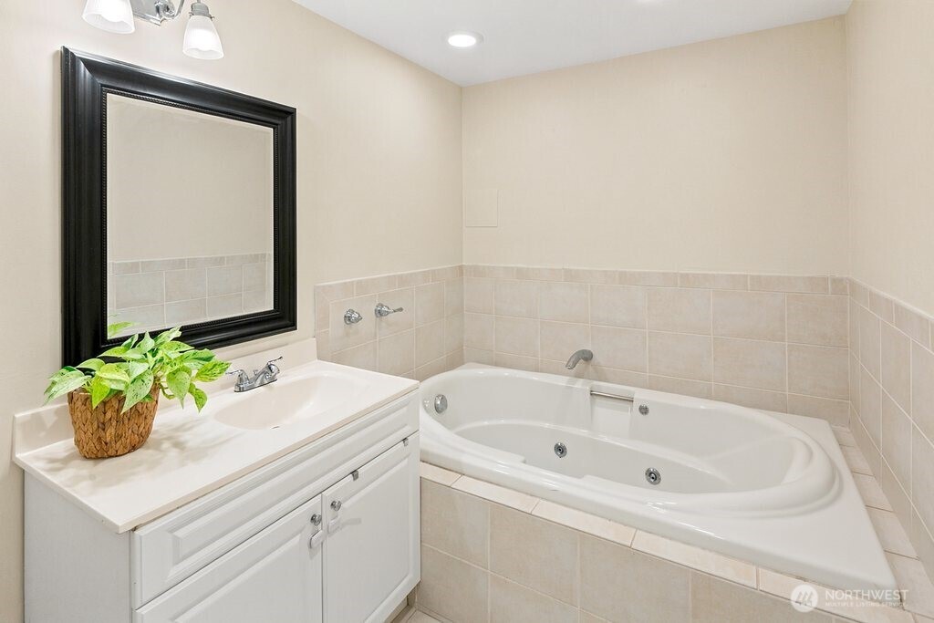 15936 76th Place Property Photo 29