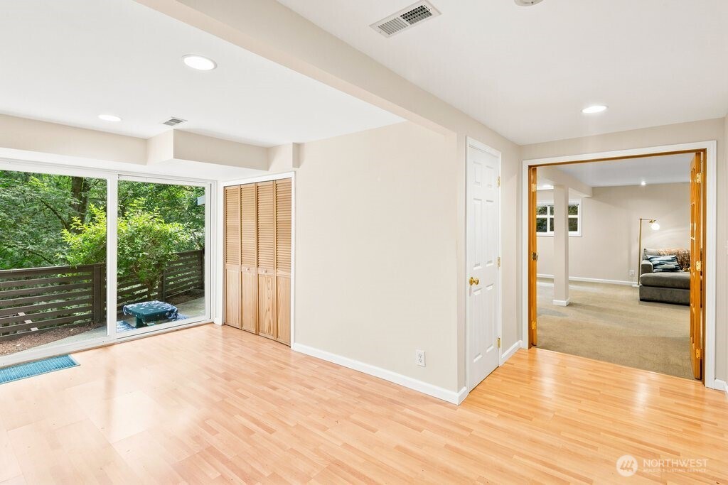 15936 76th Place Property Photo 30