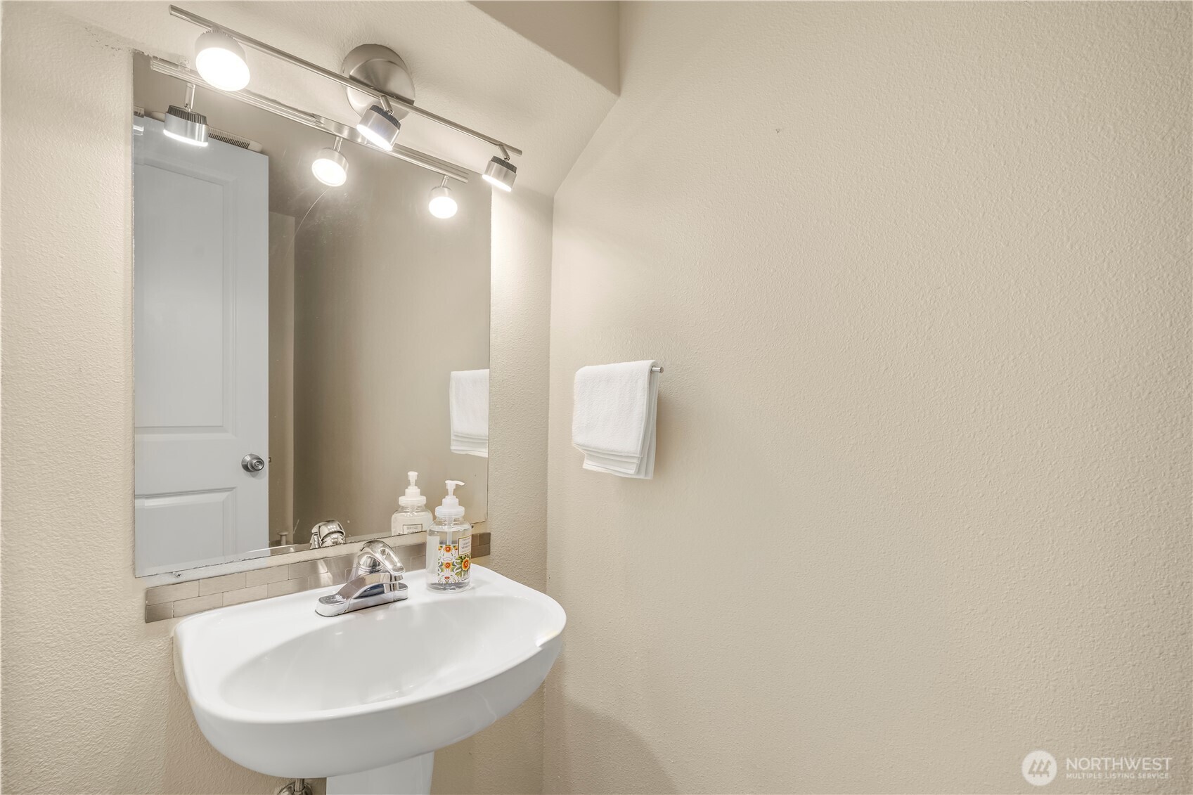 15827 Ne Leary Way B-114 Property Photo 8