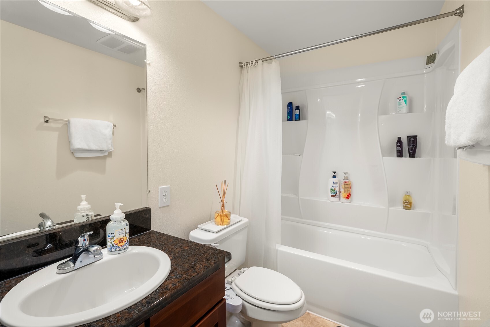 15827 Ne Leary Way B-114 Property Photo 11