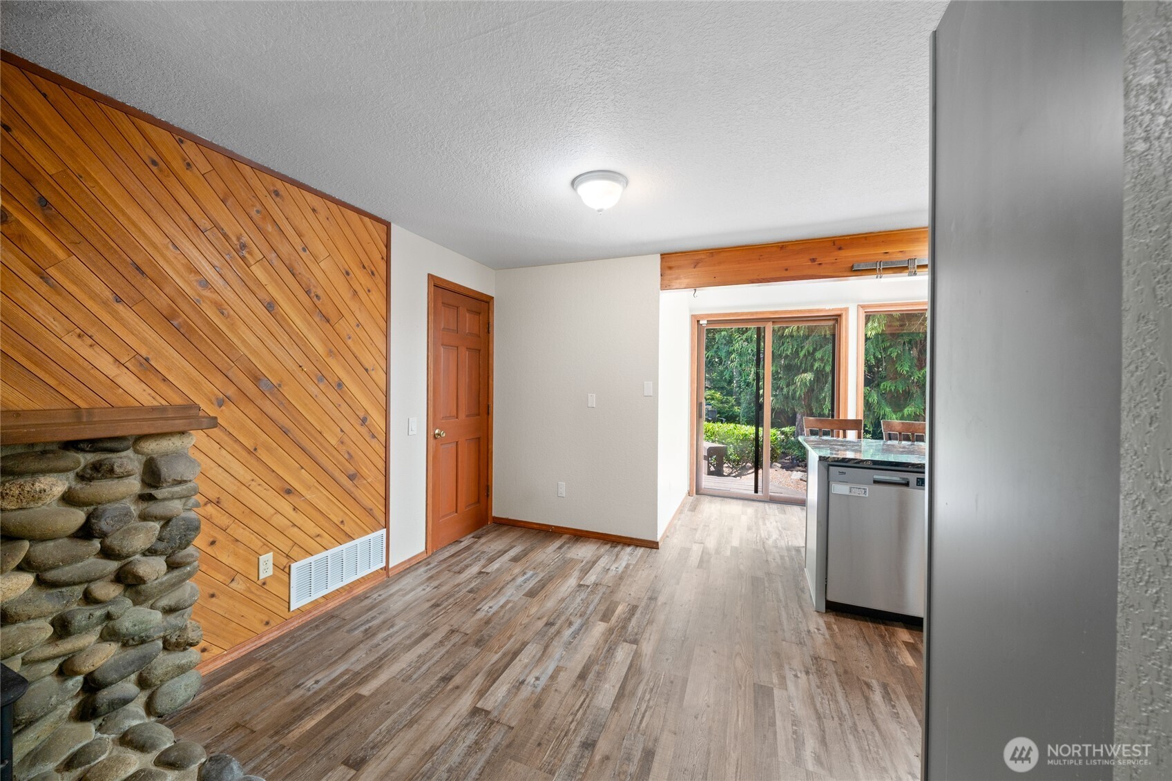 211 E Aycliffe Drive Property Photo 6