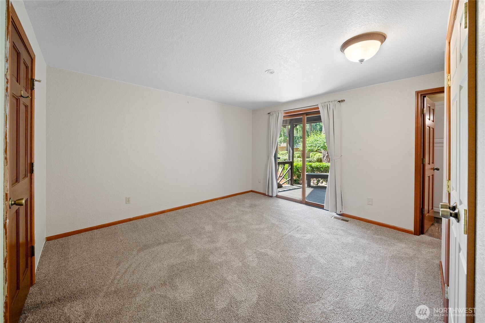 211 E Aycliffe Drive Property Photo 11