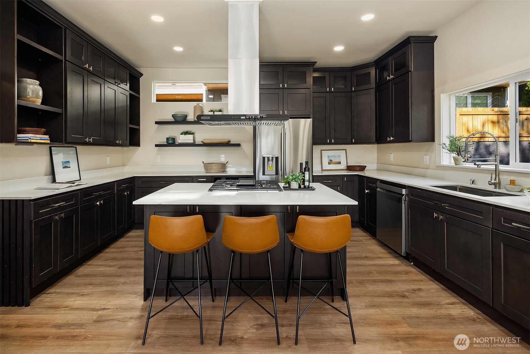 1307 W Boston Street Property Photo 9