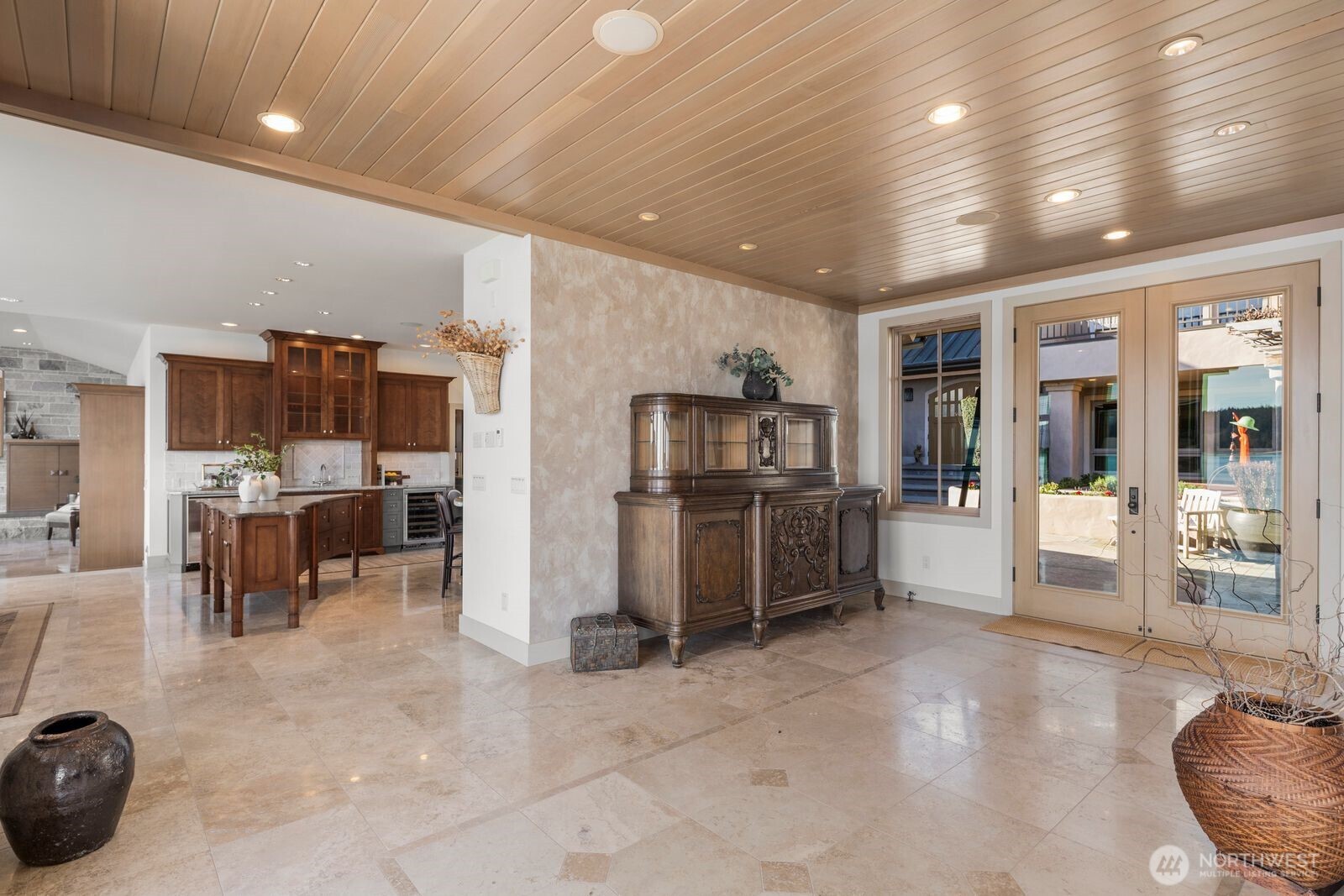 15283 Gibralter Road Property Photo 11