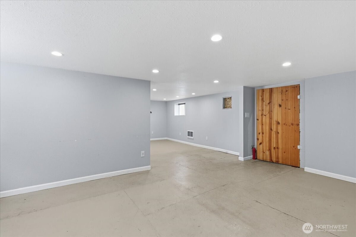 219 Washington Place Property Photo 22