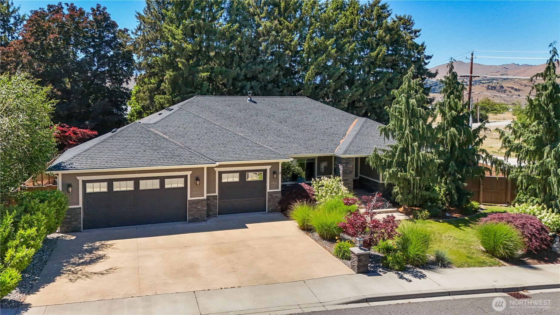 3484 Ashwood Drive Property Photo 1