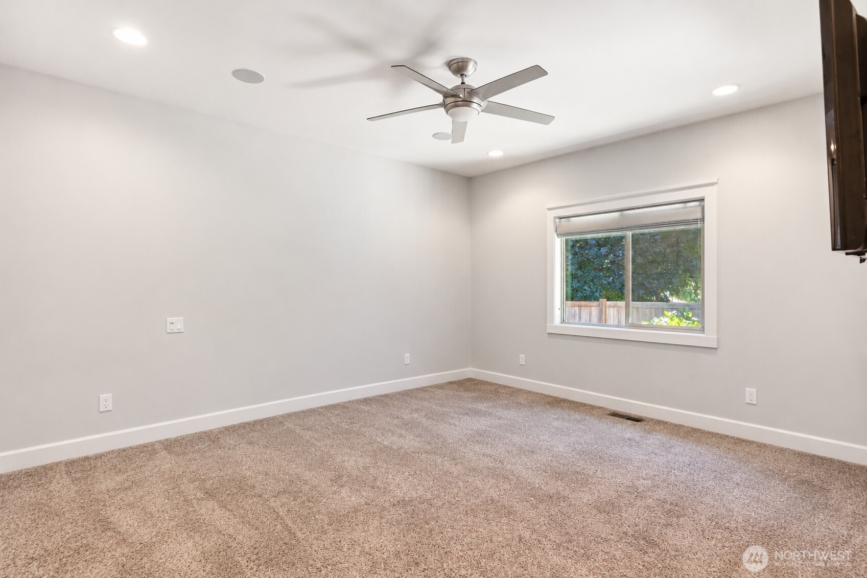 3484 Ashwood Drive Property Photo 15