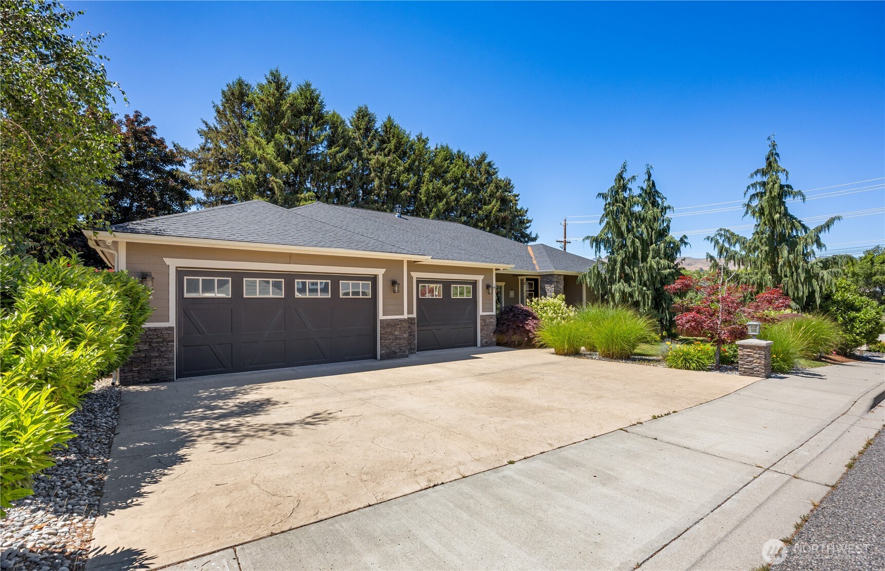 3484 Ashwood Drive Property Photo 32