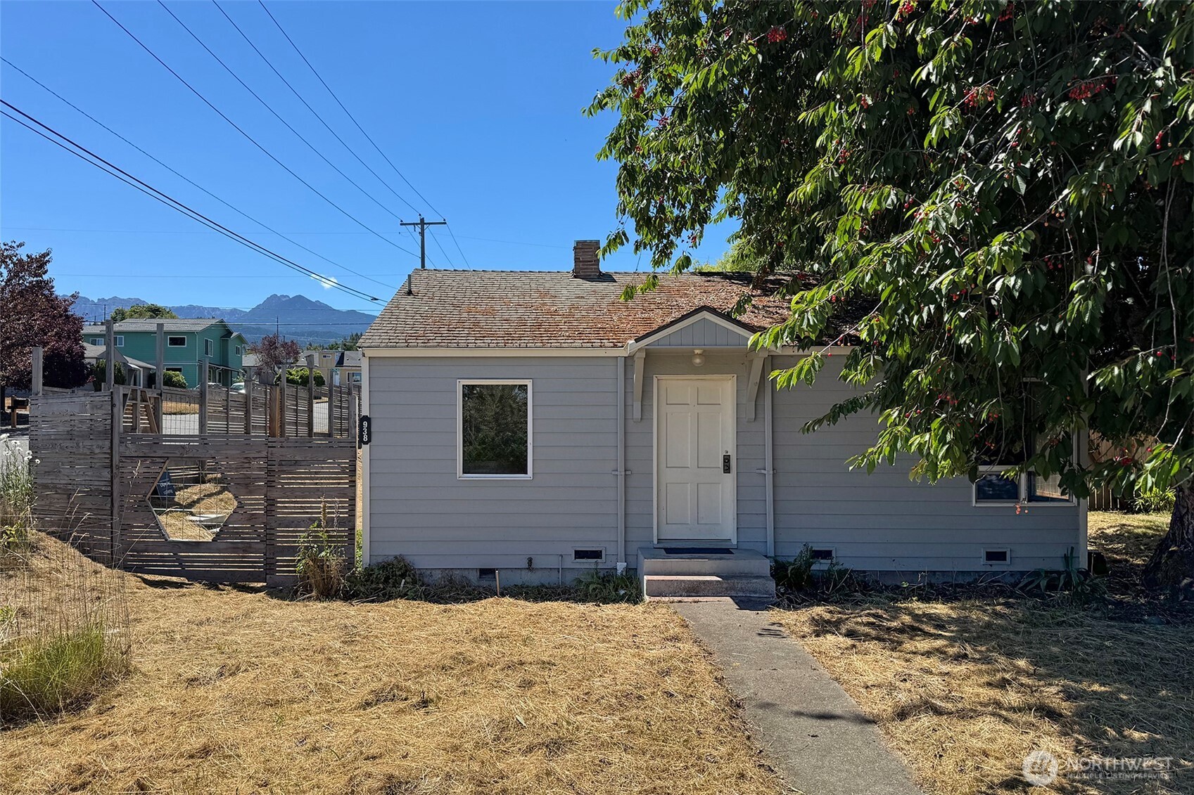 938 E 6th Street Property Photo 2