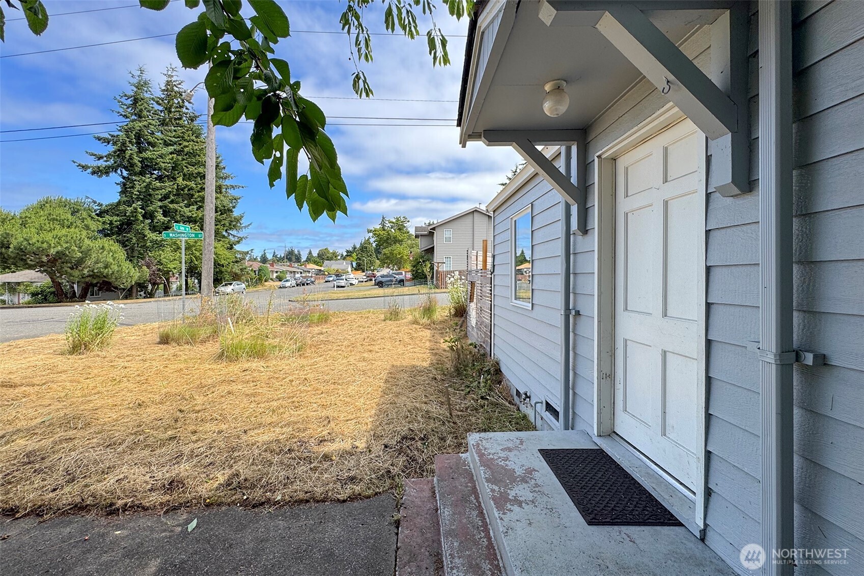 938 E 6th Street Property Photo 3