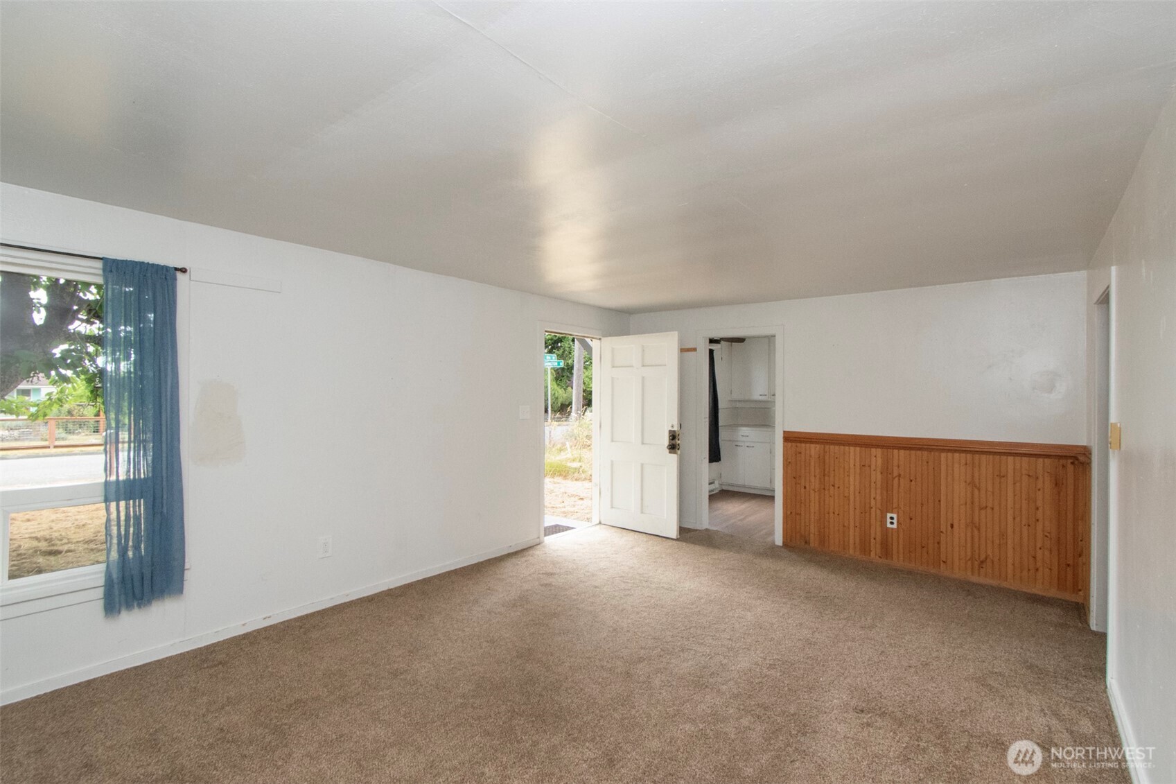 938 E 6th Street Property Photo 5