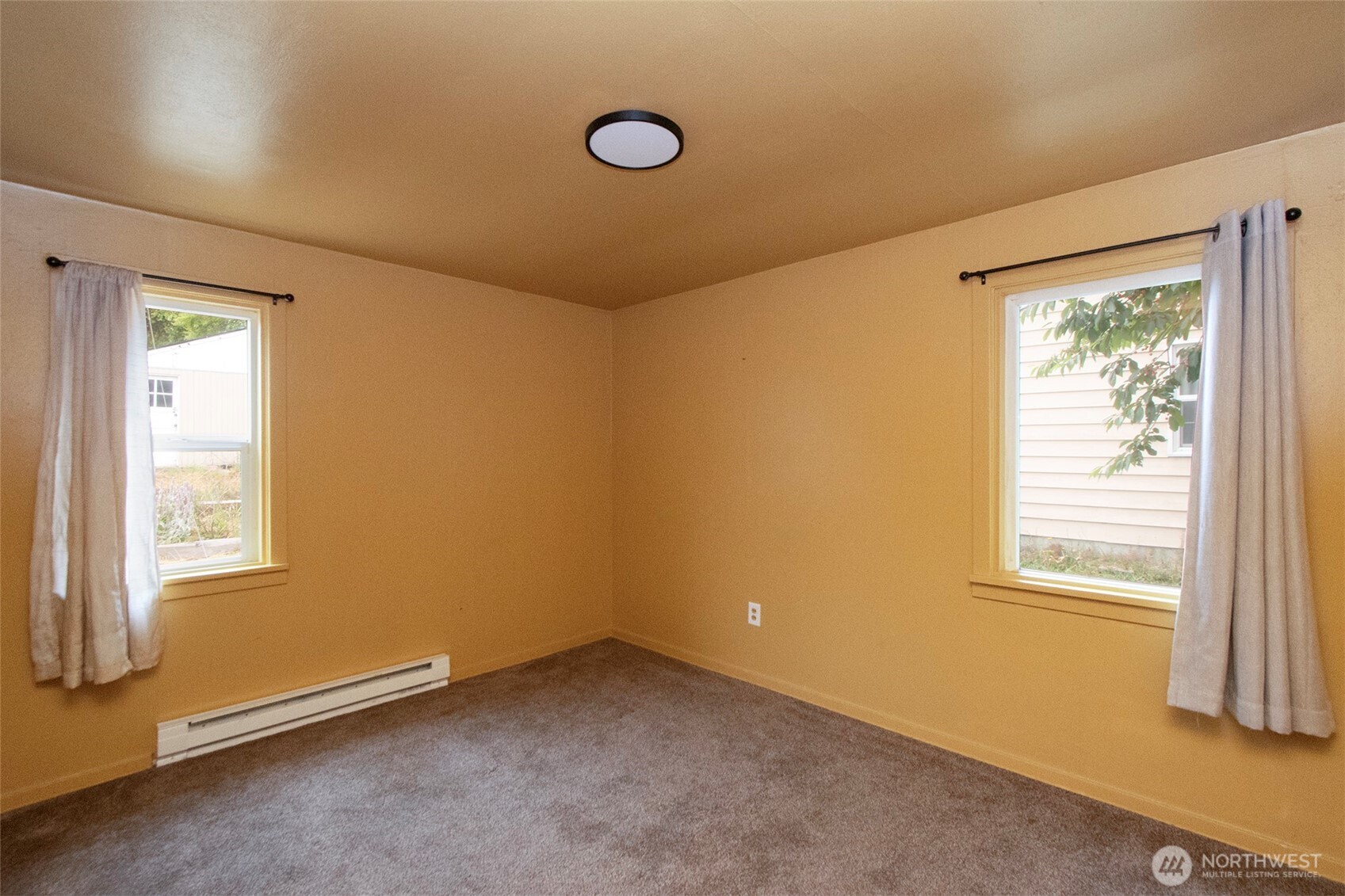 938 E 6th Street Property Photo 15