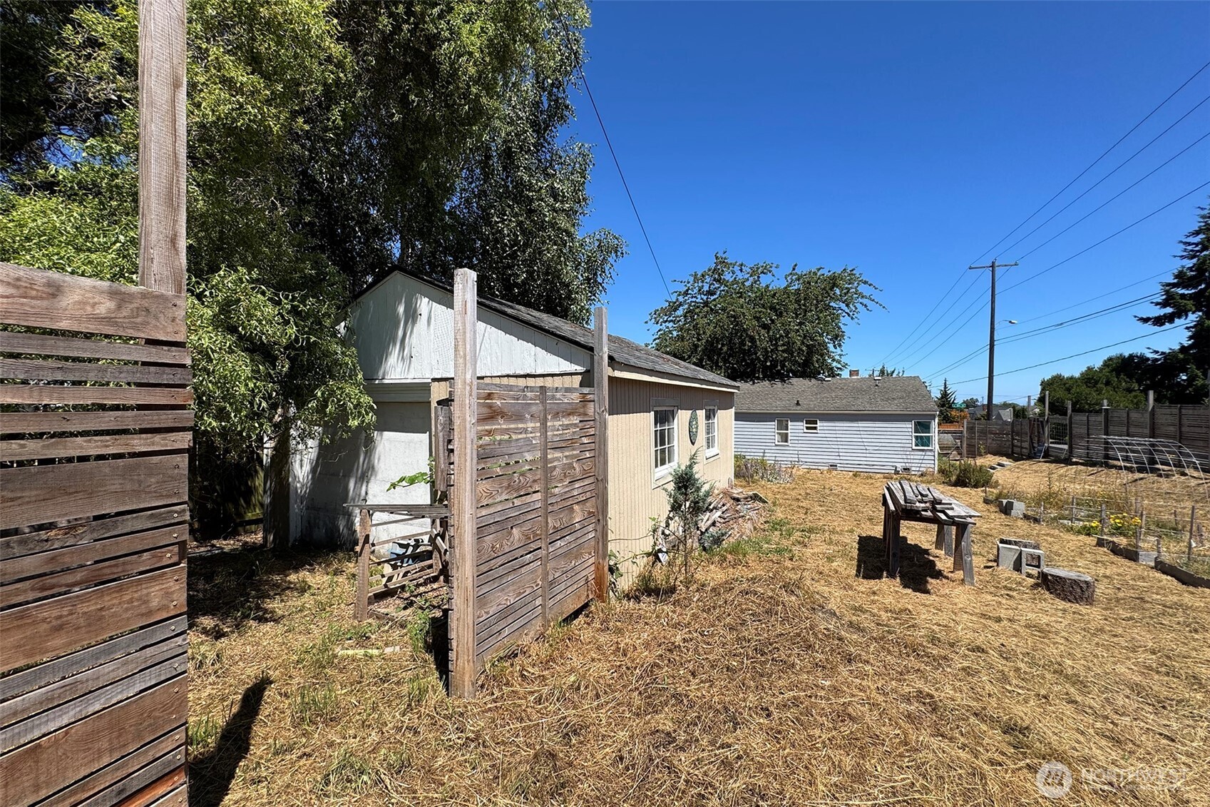 938 E 6th Street Property Photo 27
