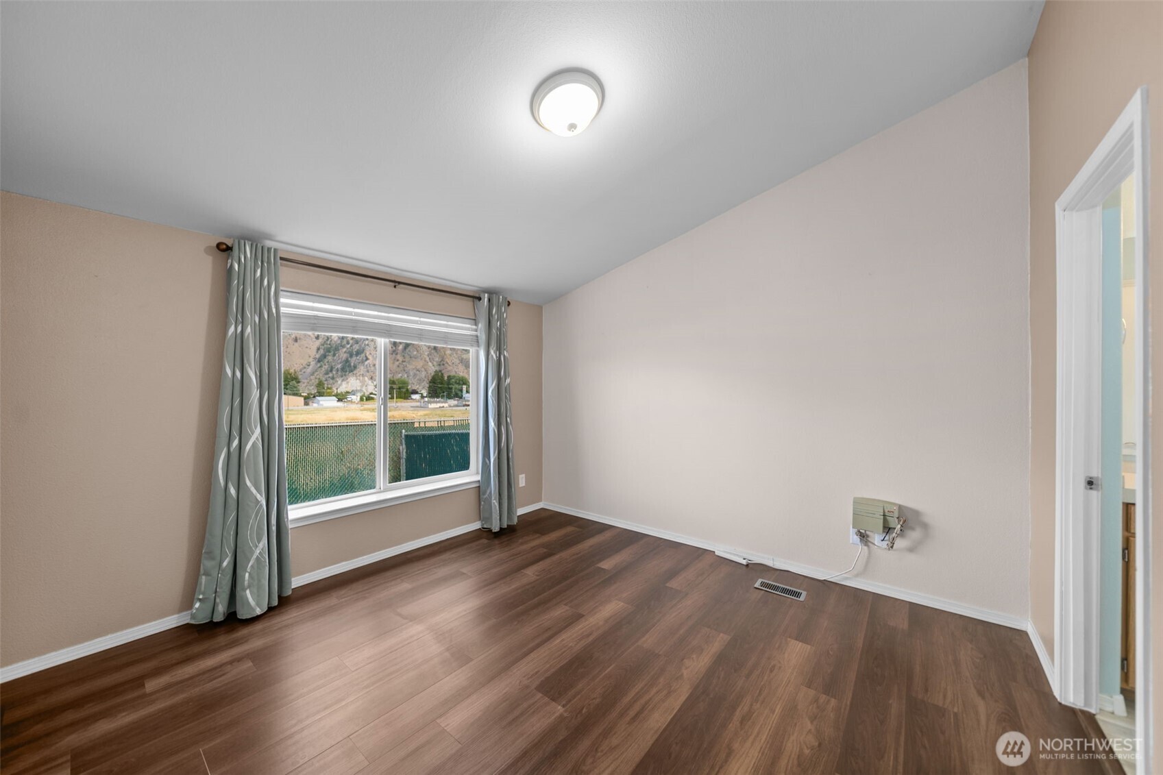 14611 Diamond Avenue Property Photo 6