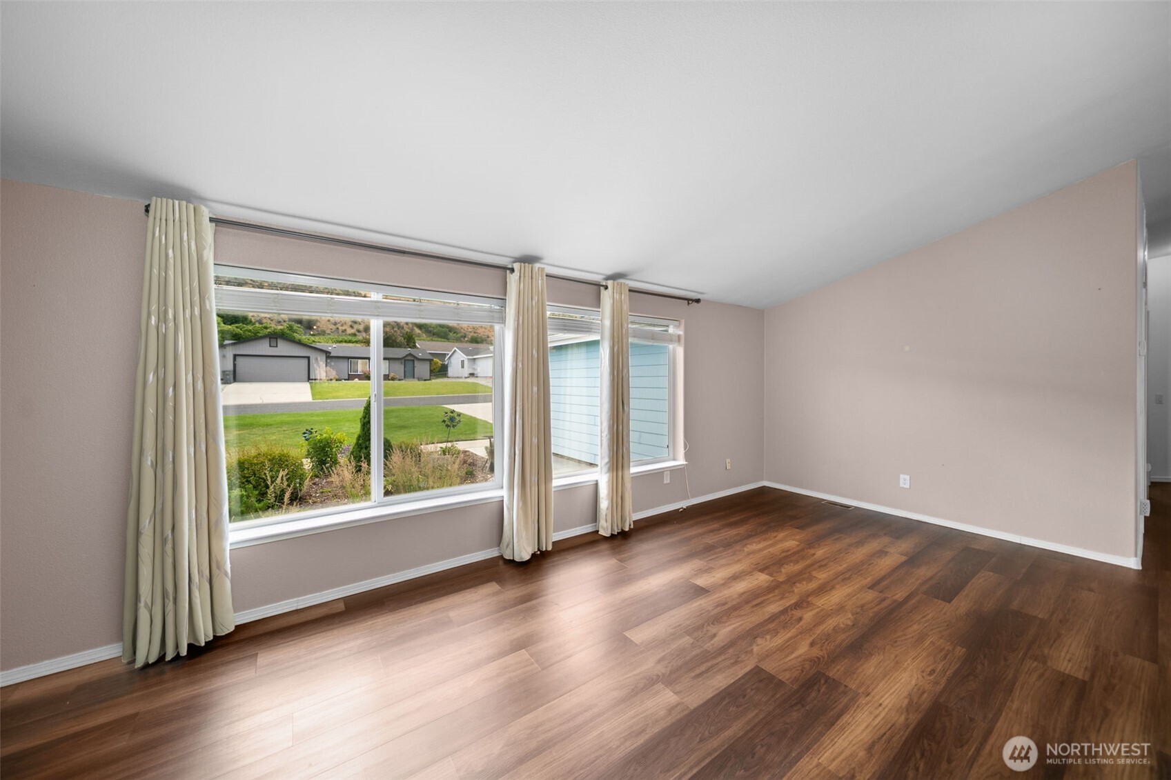 14611 Diamond Avenue Property Photo 11